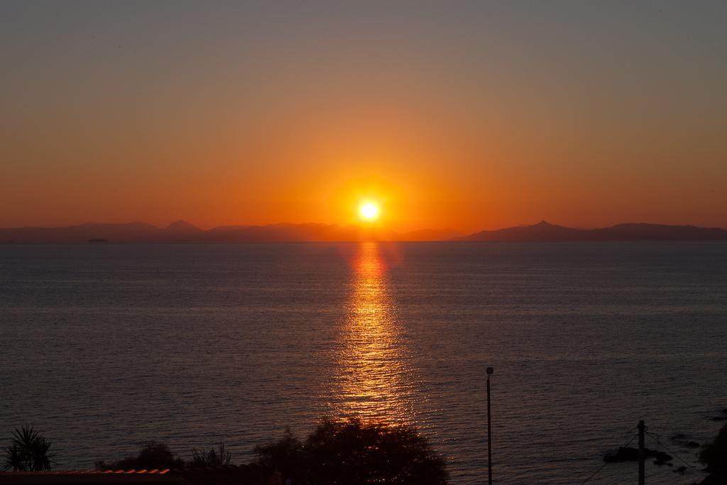 Saronida Summer Studio With Breathtaking View Lagonisi Exterior foto